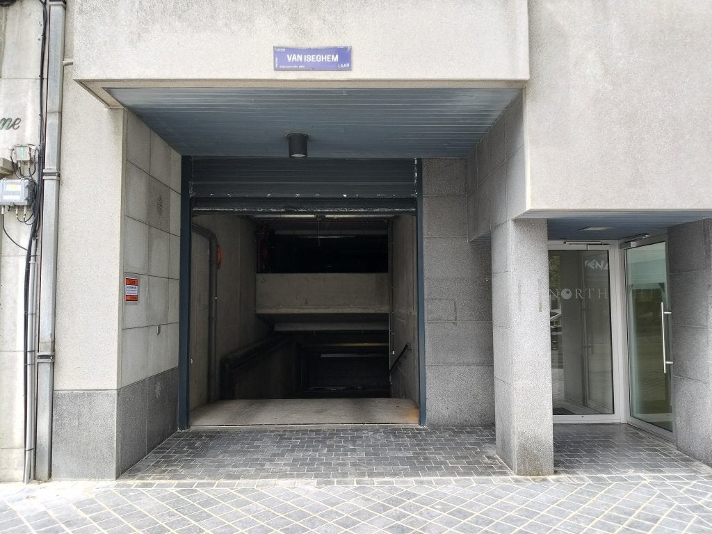 Overdekte parkeerplaats centrum Oostende, Immo, Garages en Parkeerplaatsen, Oostende