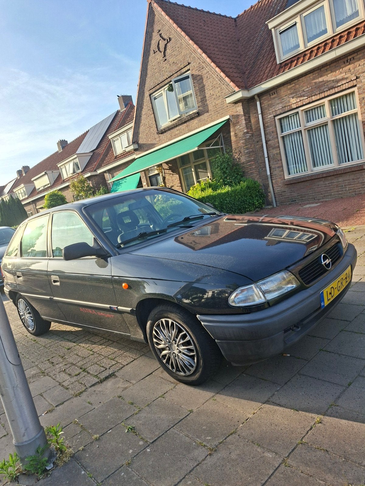 Hayon Opel Astra 1.6 I E2 1995 noir, Autos, Opel, Particulier, Astra, Essence, Hatchback, Noir, Noir, Enlèvement