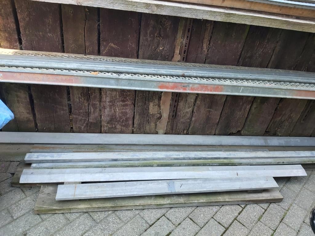 6 règles de maçon en aluminium, Enlèvement