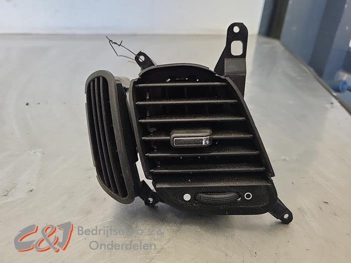 Grille aération tableau de bord d'un Iveco New Daily, -, 3 mois de garantie, Utilisé, Autres marques automobiles