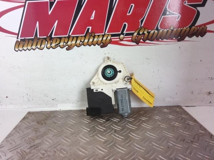 Moteur de vitre portière d'un Volkswagen Passat, -, Volkswagen, -, 3 mois de garantie