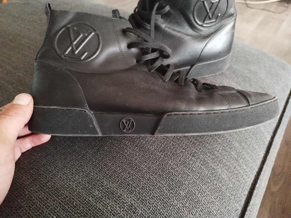 Chaussures authentiques Louis Vuitton taille 43 pour hommes, Vêtements | Hommes, Enlèvement ou Envoi, Chaussures à lacets, Comme neuf