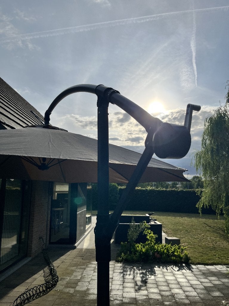 Vrijhangende zweefparasol met 4 verzwaringstegels, Ophalen, Zweefparasol, Verstelbaar