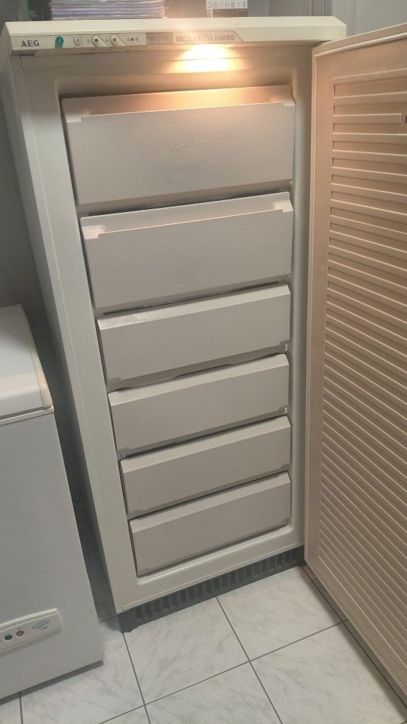 Congélateur AEG 6 armoire en très bon état., Elektronische apparatuur, Vriezers en Diepvrieskisten, Ophalen, Gebruikt, Tussenbouw