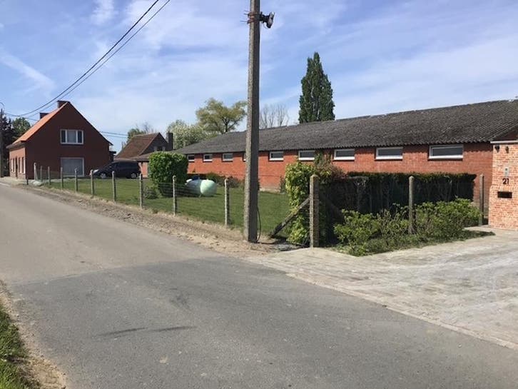 alleenstaande woning met grote loods / stapelplaats