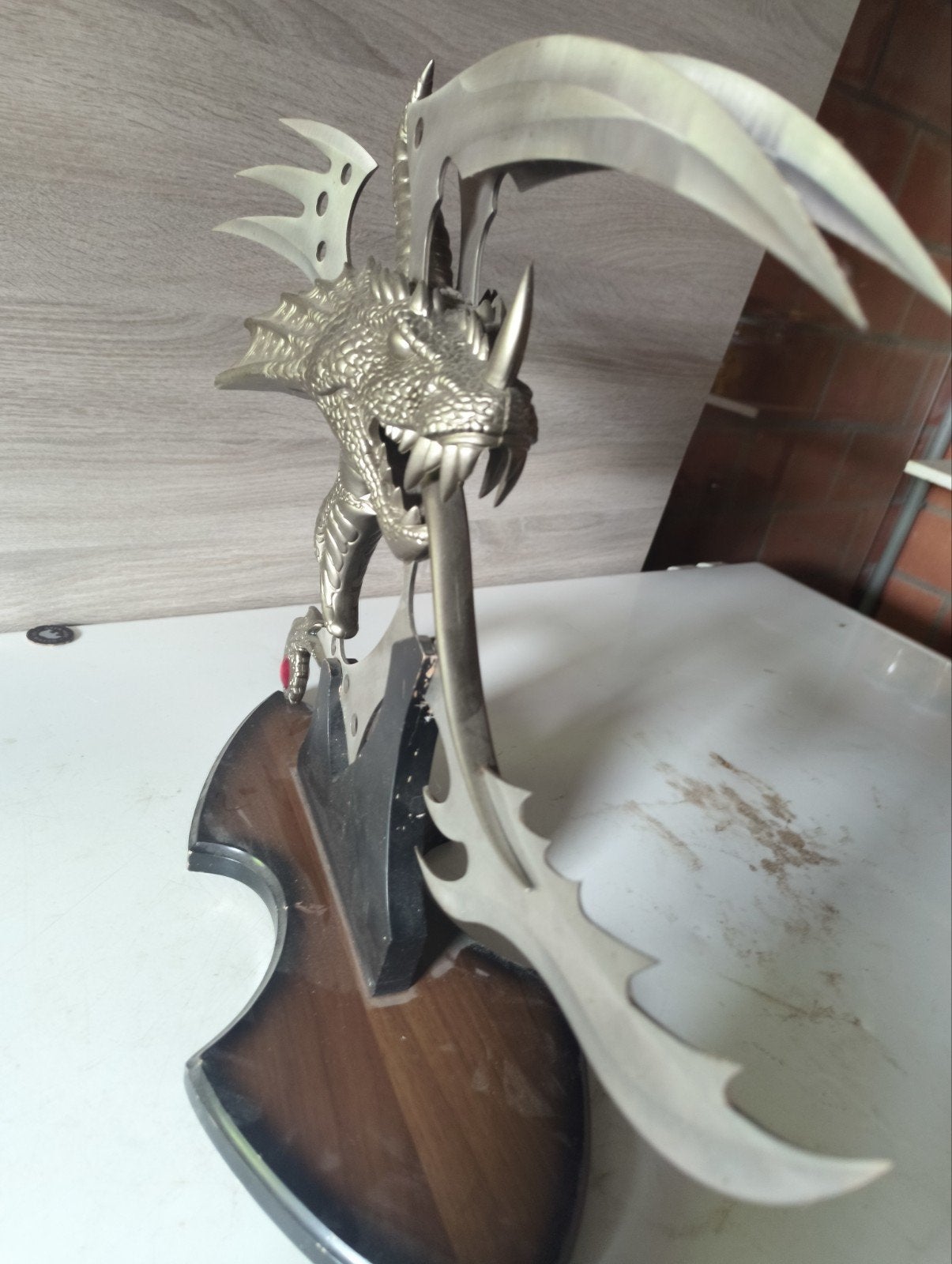 prachtig draken mes op statief, Verzamelen, Ophalen