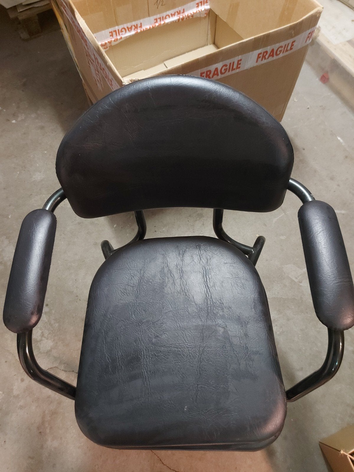chaise percée, Enlèvement