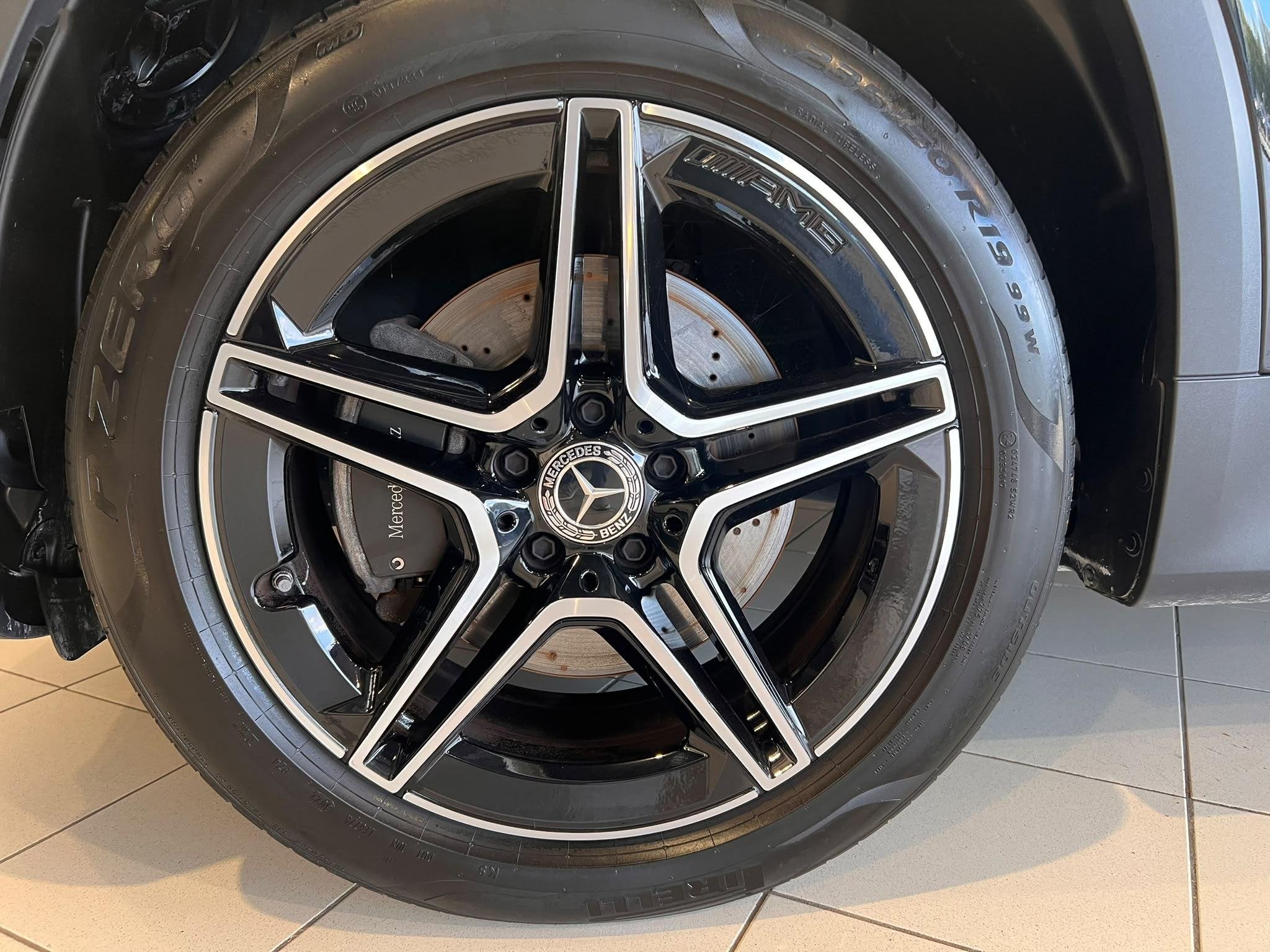 Mercedes-Benz GLB 200d AMG Line DOS 9097 (automatique), Autos, 1800 kg, Entreprise, Noir, https://public.car-pass.be/vhr/a44f32e3-ff4d-46d5-af68-2e2daa369b3b