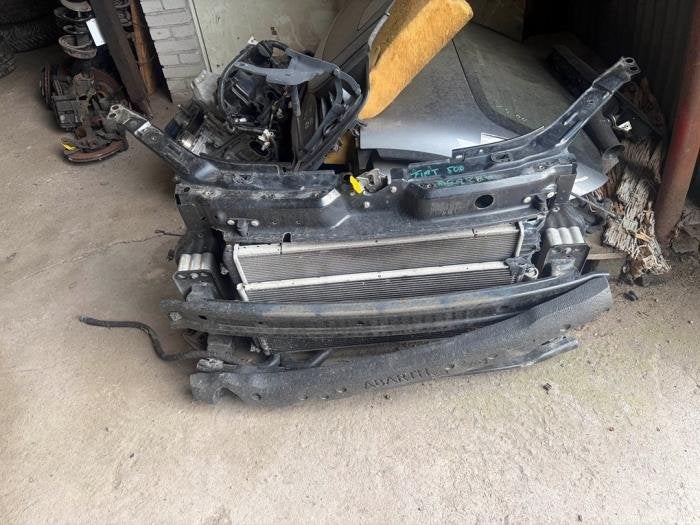 Panneau avant d'un Fiat 500 Abarth, -, 3 mois de garantie, Utilisé, -