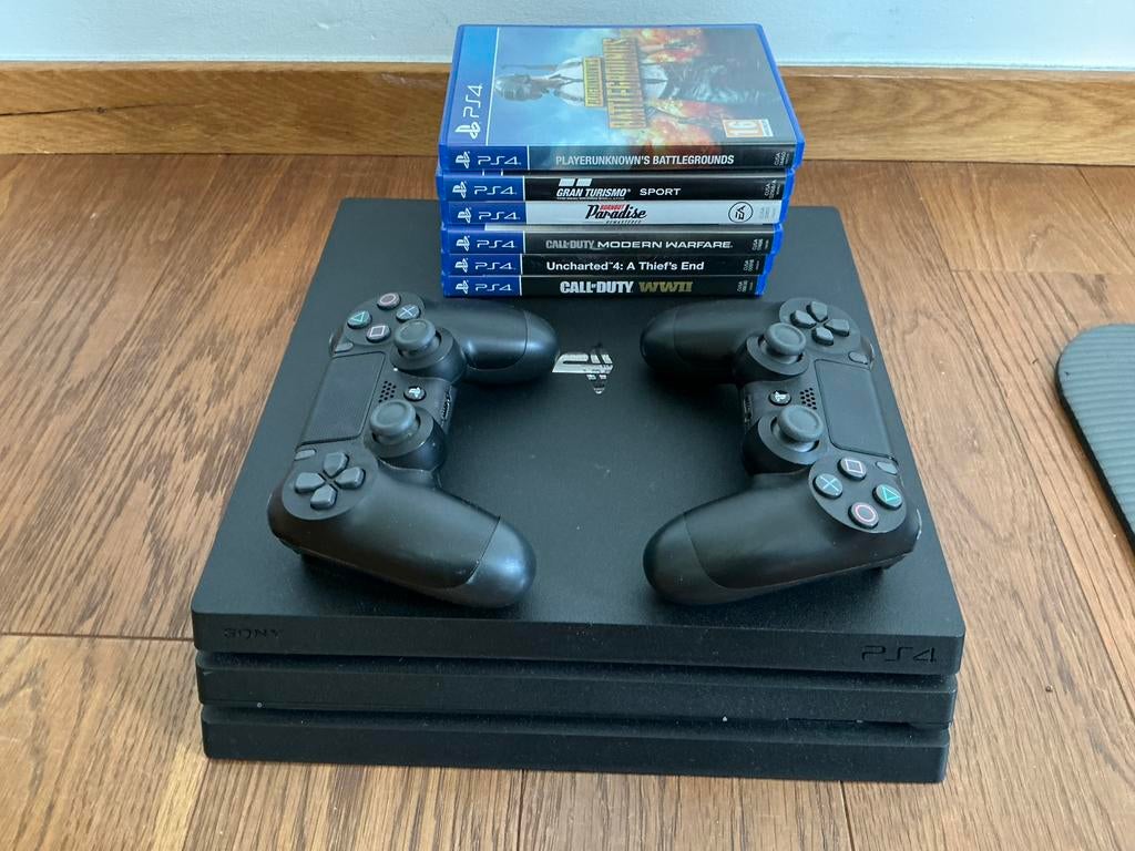 PS4 Pro Zwart - 2 controlles - 6 games, Games en Spelcomputers, Spelcomputers | Sony PlayStation 4, Ophalen of Verzenden, Zo goed als nieuw