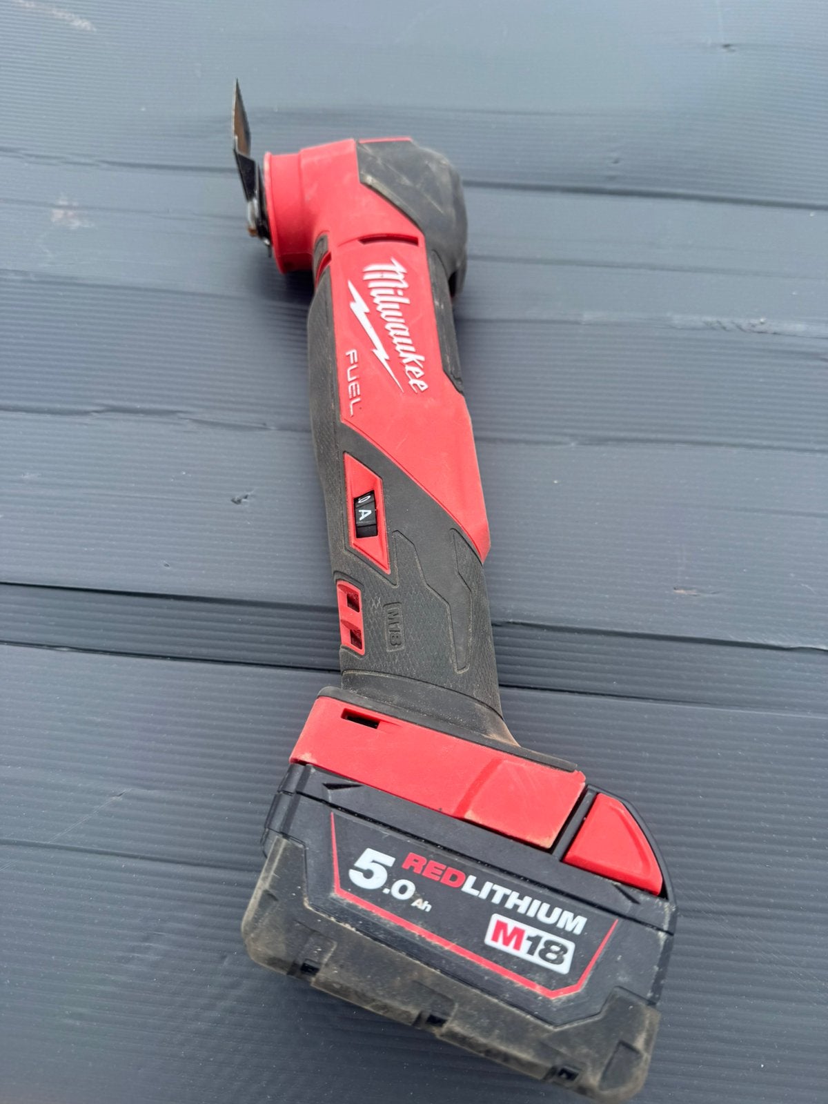 Multitool milwaukee + batterij, Bricolage & Construction, Enlèvement, Comme neuf