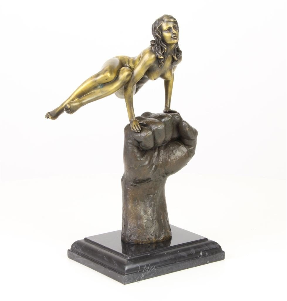 Brons beeld , vrouwelijk schoon op een vuist , hand, Ophalen of Verzenden, Brons, Beeld, Vrouw