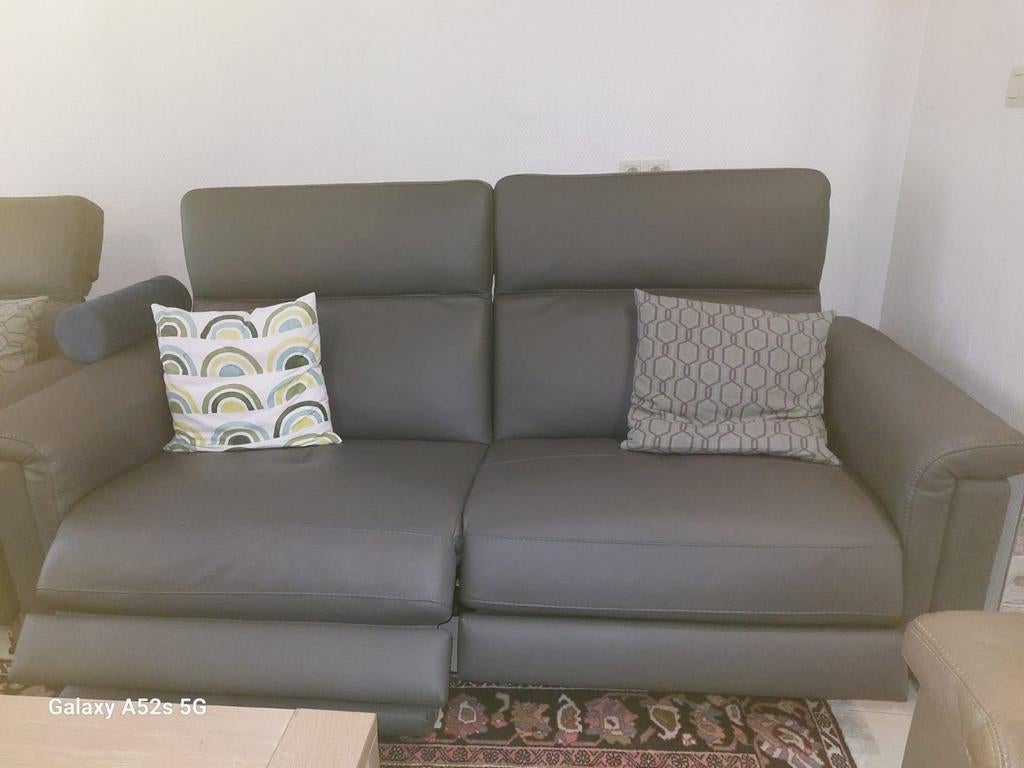 Canapé (3+2) cuir électrique UNIVERS DU CUIR neuf 2400 €, Cuir