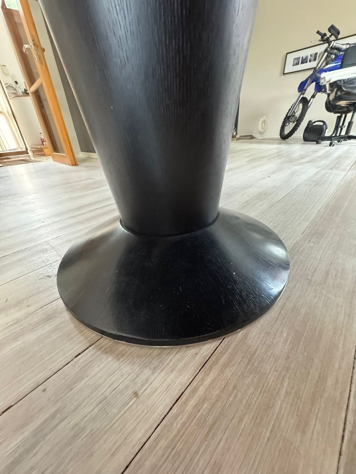 Table ronde en bois massif noir – Ø 150 cm, Maison & Meubles, Rond, Enlèvement, Utilisé, Autres essences de bois