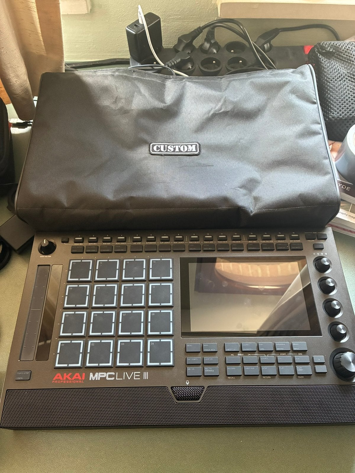 Akai MPC Live MK3 + stofkap + 250gb ssd, Muziek en Instrumenten, Samplers, Ophalen of Verzenden