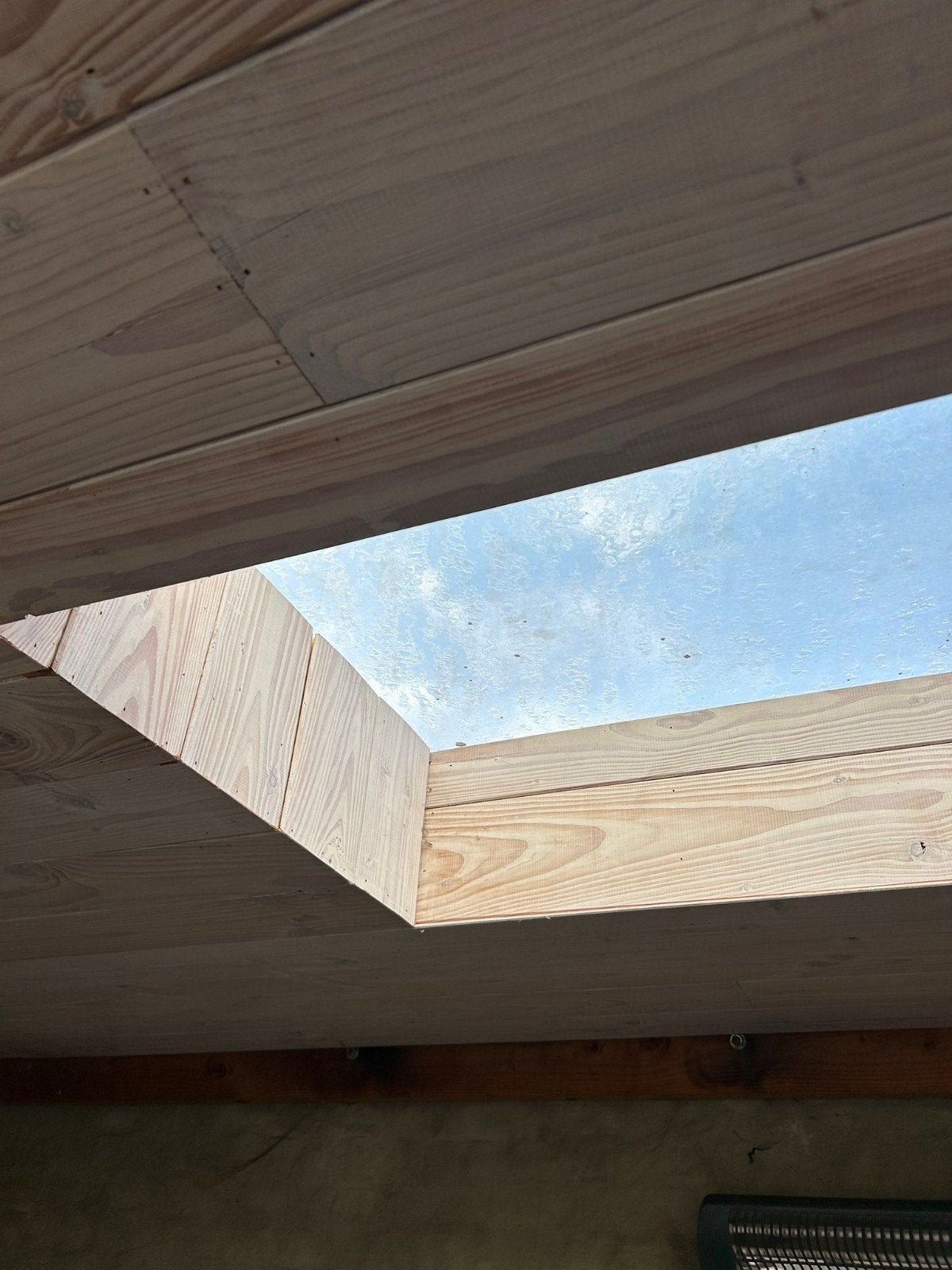 Mooi hout GRATIS (zelf uit te breken)

Wegens herinrichting, Ophalen