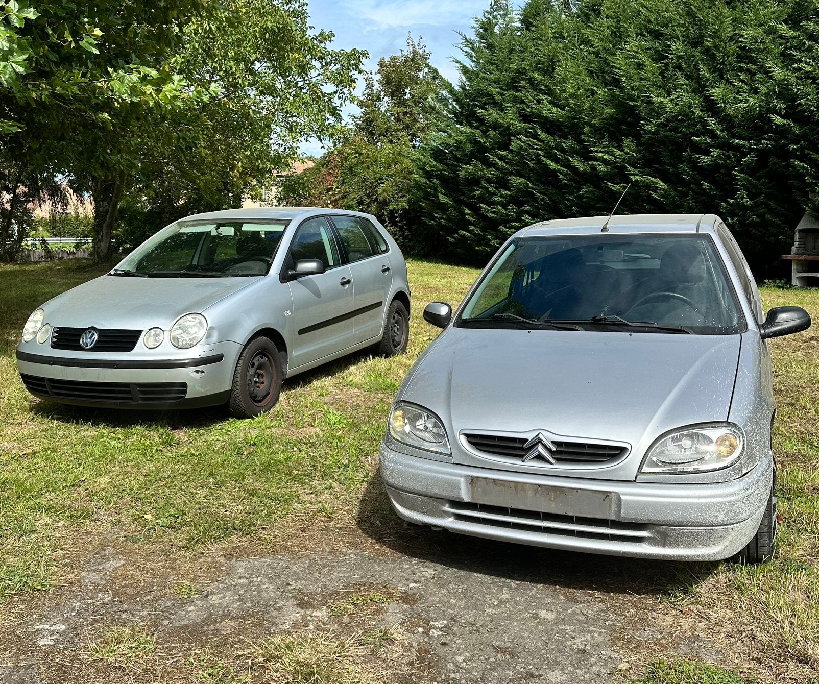 LOT DE 2 VOITURES ( saxo et polo), Autos, Argent ou Gris, Achat, Saxo, Bleu