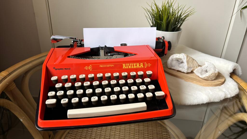 Retro Remington Riviera Typewriter – Werkend – Topstaat, Diversen, Typemachines, Zo goed als nieuw, Ophalen of Verzenden