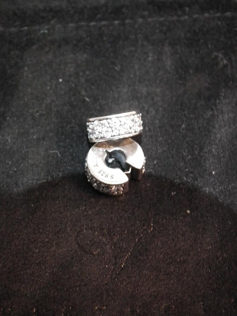 2 zilveren Pandora-clips, Overige voorstellingen, Verzenden, Zo goed als nieuw, Zilver