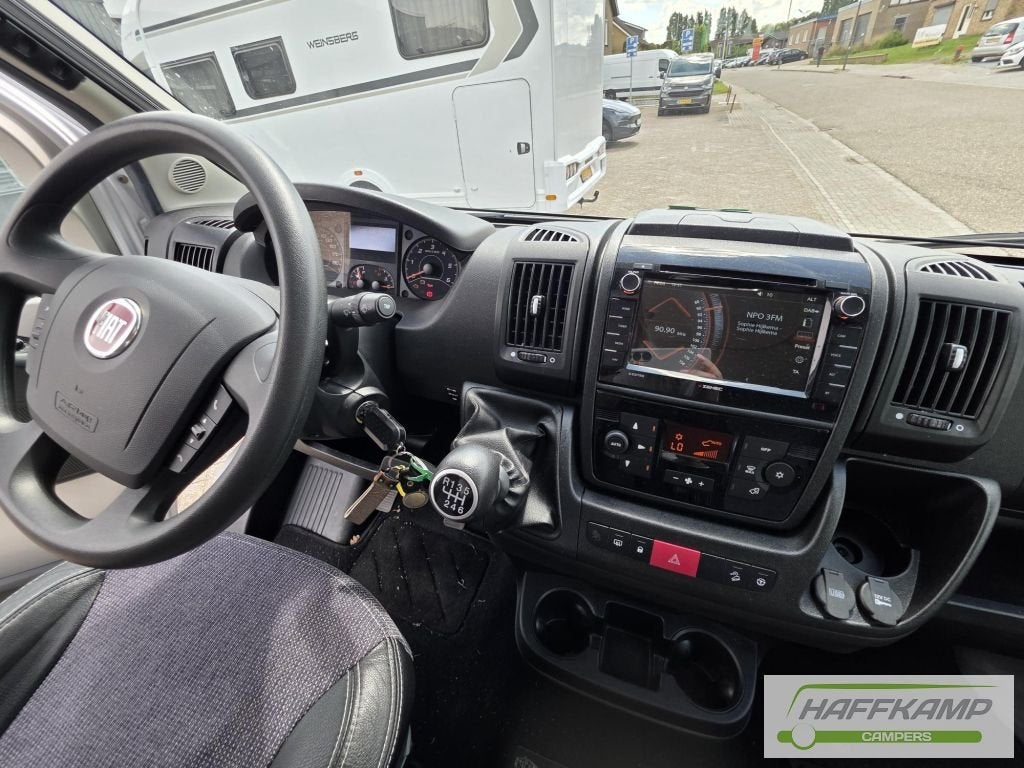 LMC Passion T 673 G Omvormer 2000w 4accus 150, Bedrijf, LMC