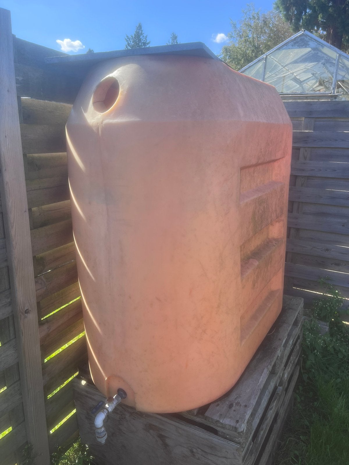 Regenton 1000L met kraantje, Enlèvement, Comme neuf, Synthétique, Avec robinet