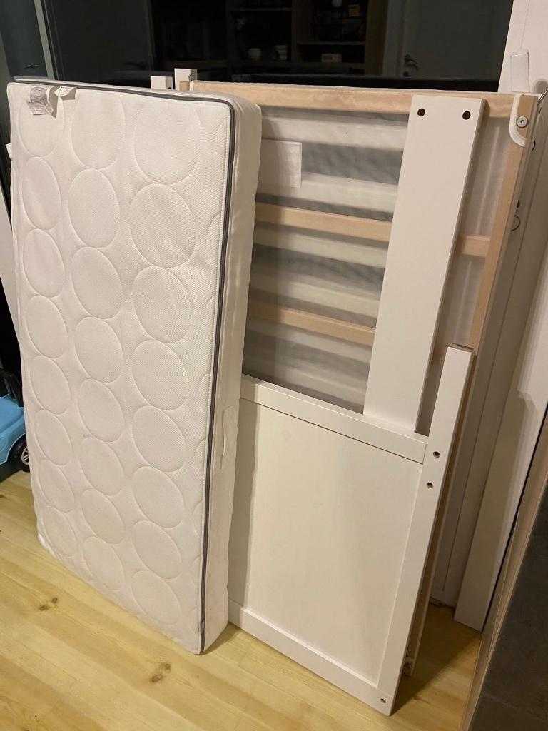 Babybed, Kinderen en Baby's, Babywiegjes en Ledikanten, Zo goed als nieuw, Ledikant, Ophalen