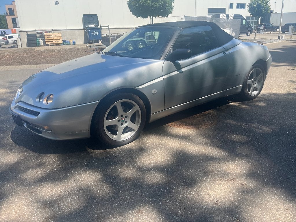 Alfa Romeo Spider 1999 photo 2