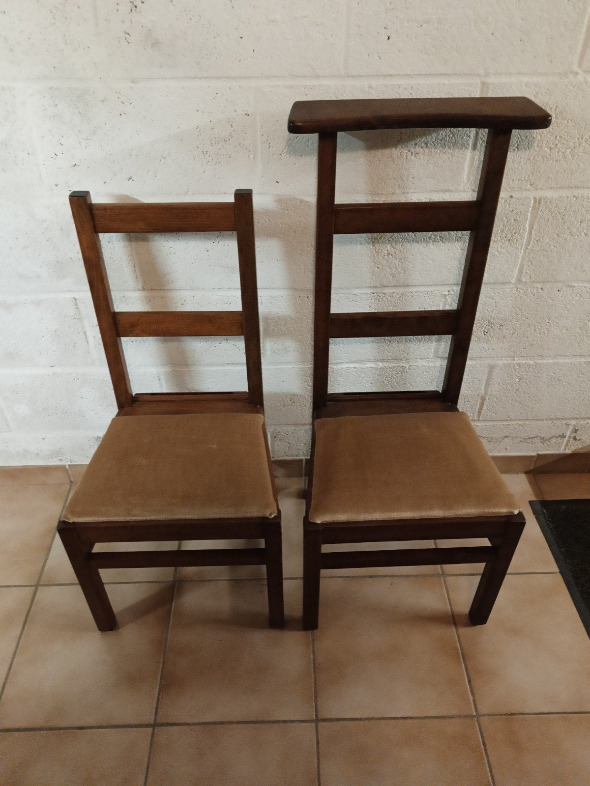 2 kerkstoelen met stoffen zitting, Enlèvement