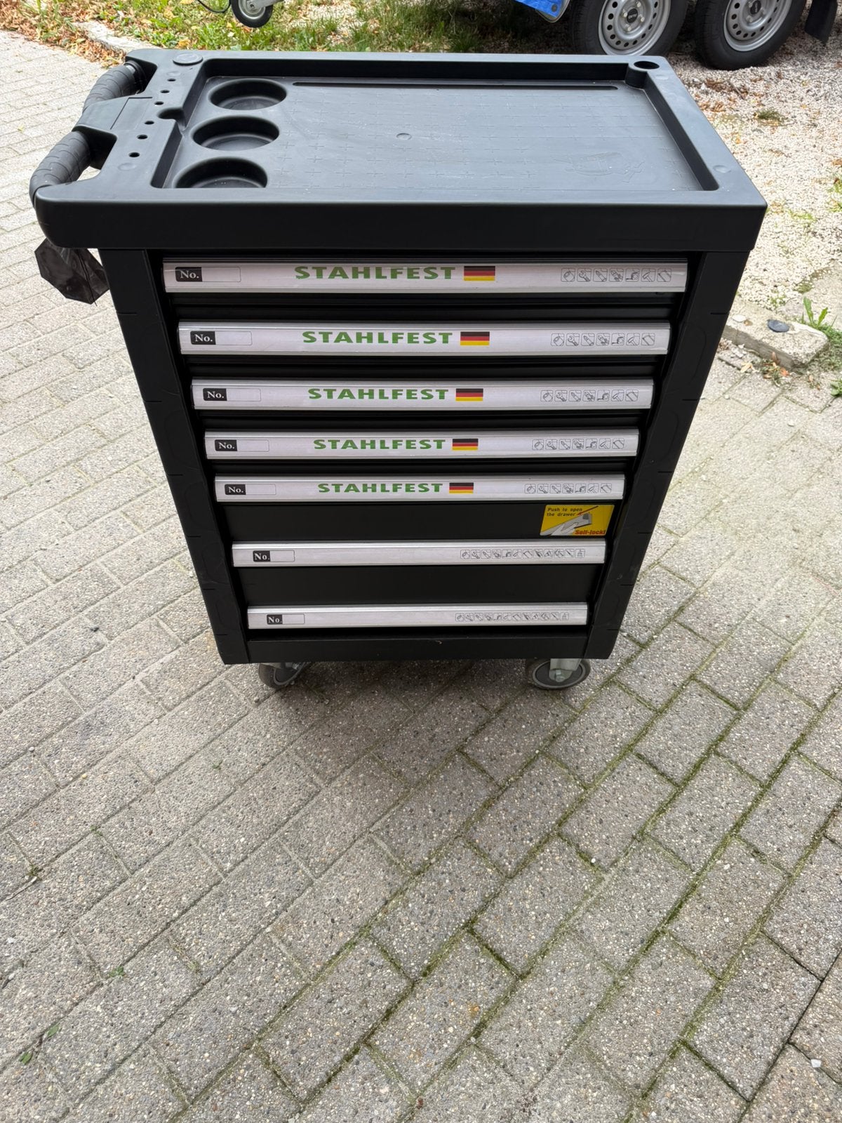 Gereedschapswagen bijna nieuw met gevulde materiaal, Doe-het-zelf en Bouw, Ophalen, Gevuld, Zo goed als nieuw