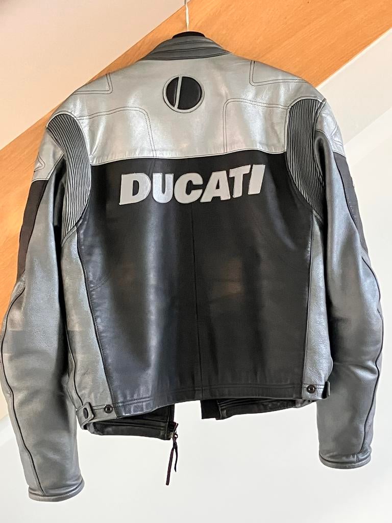 Ducati lederen motorjas maat 50, Ophalen