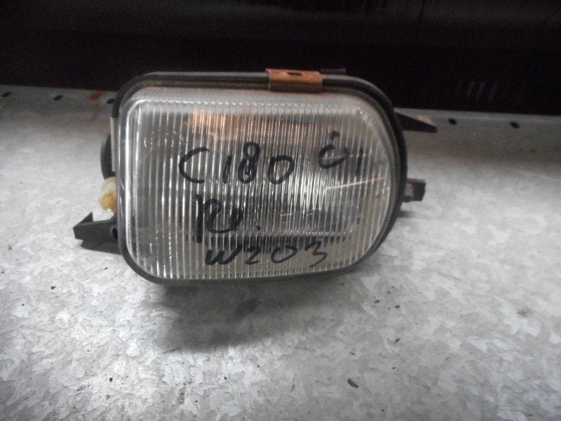 ANTI BROUILLARD DROIT Mercedes-Benz C (W203) (151000-00), Mercedes-Benz, Utilisé, Dialog.mb@mercedes-benz.com, Mercedes-Benz AG