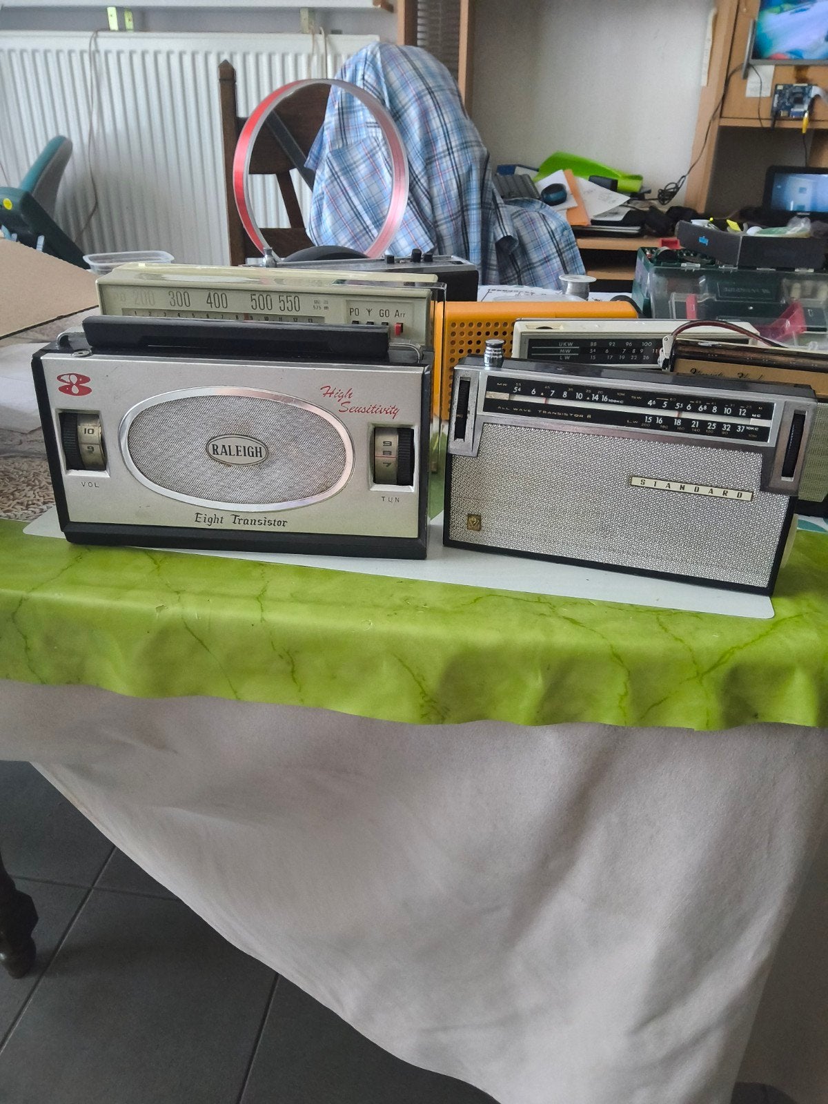 7 radios spelend, Enlèvement ou Envoi