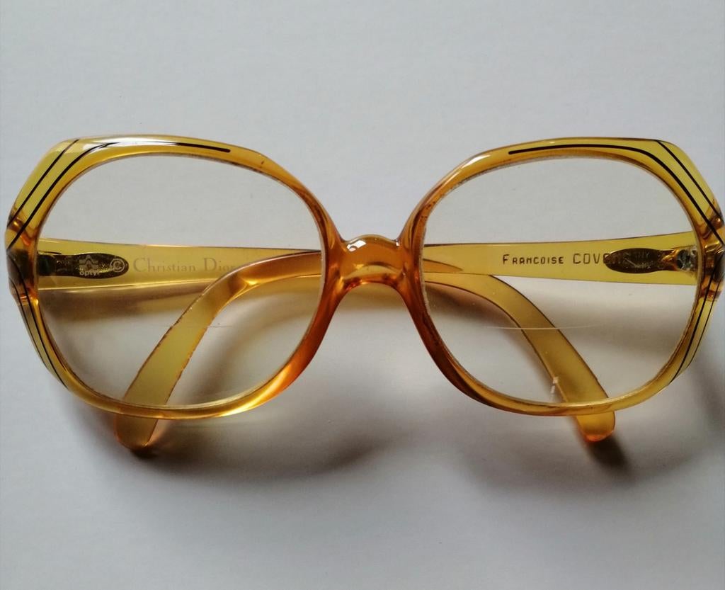 Lunette Christian Dior, Enlèvement