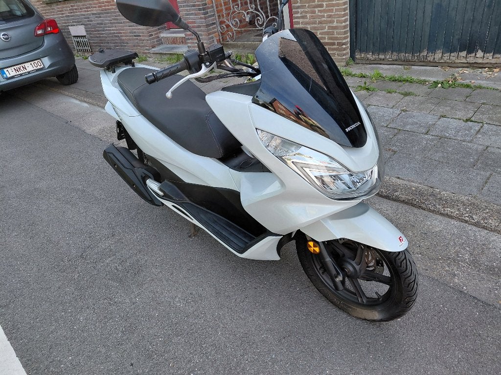 Motos honda pcx 125cc ( permis B voiture)
