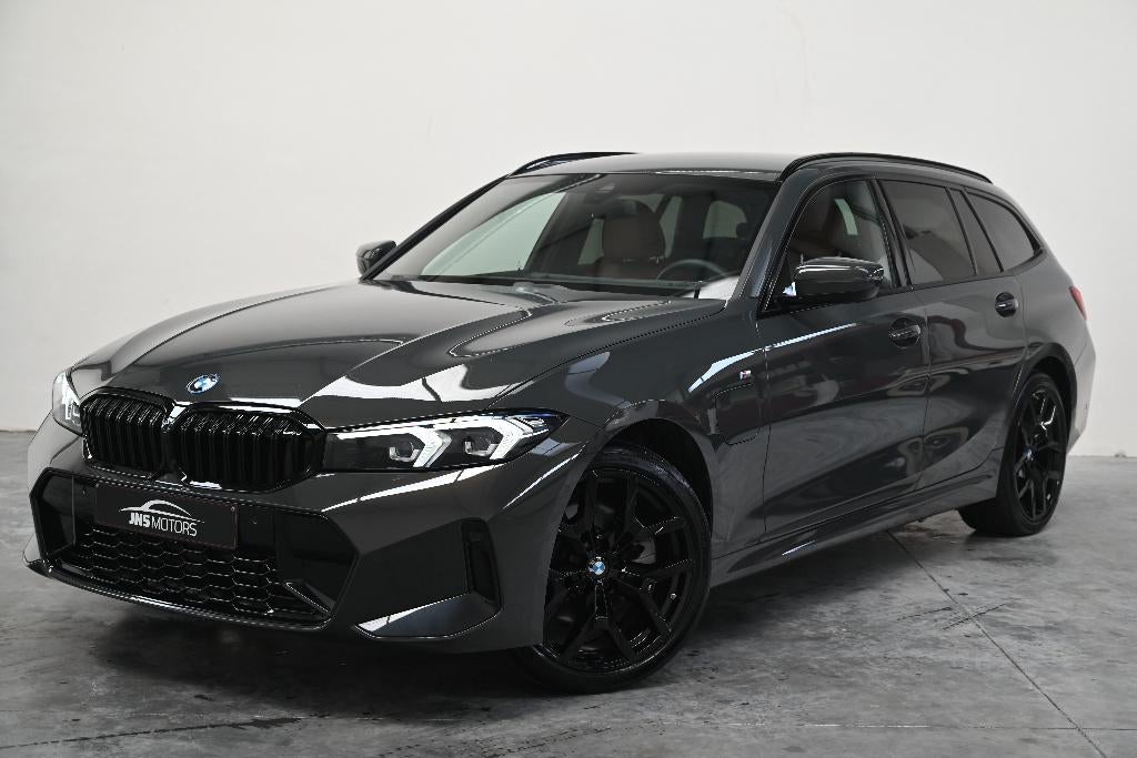 BMW 330e M-pack 2025 - 8000km, Automaat, Achterwielaandrijving, 4 cilinders, Leder