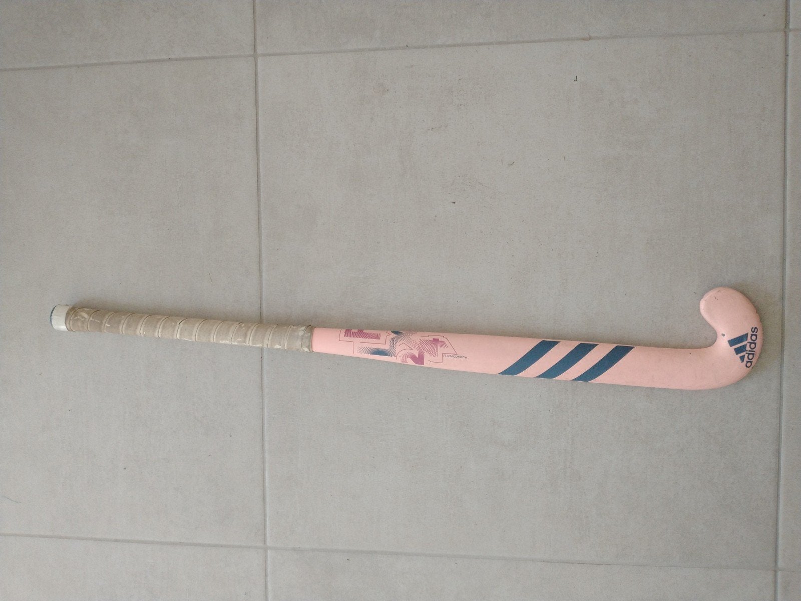 Hockeystick van Adidas, maat 33 inch, Sports & Fitness, Enlèvement ou Envoi, Stick