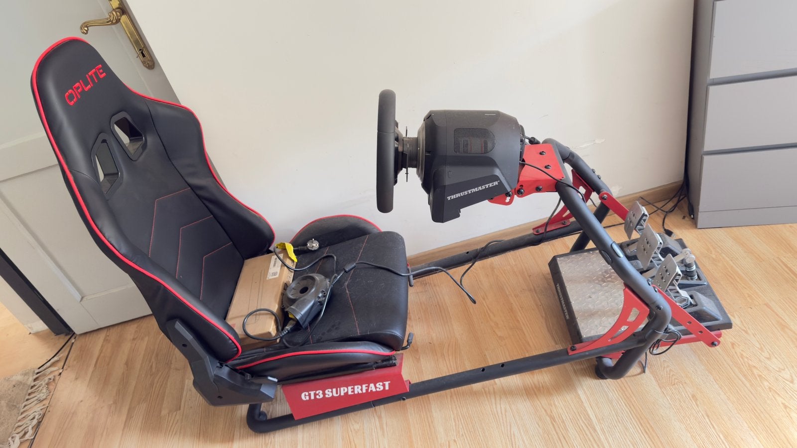 Cockpit Oplite avec volant et pedalier Thrustmaster, Thrustmaster, Ophalen, Zo goed als nieuw