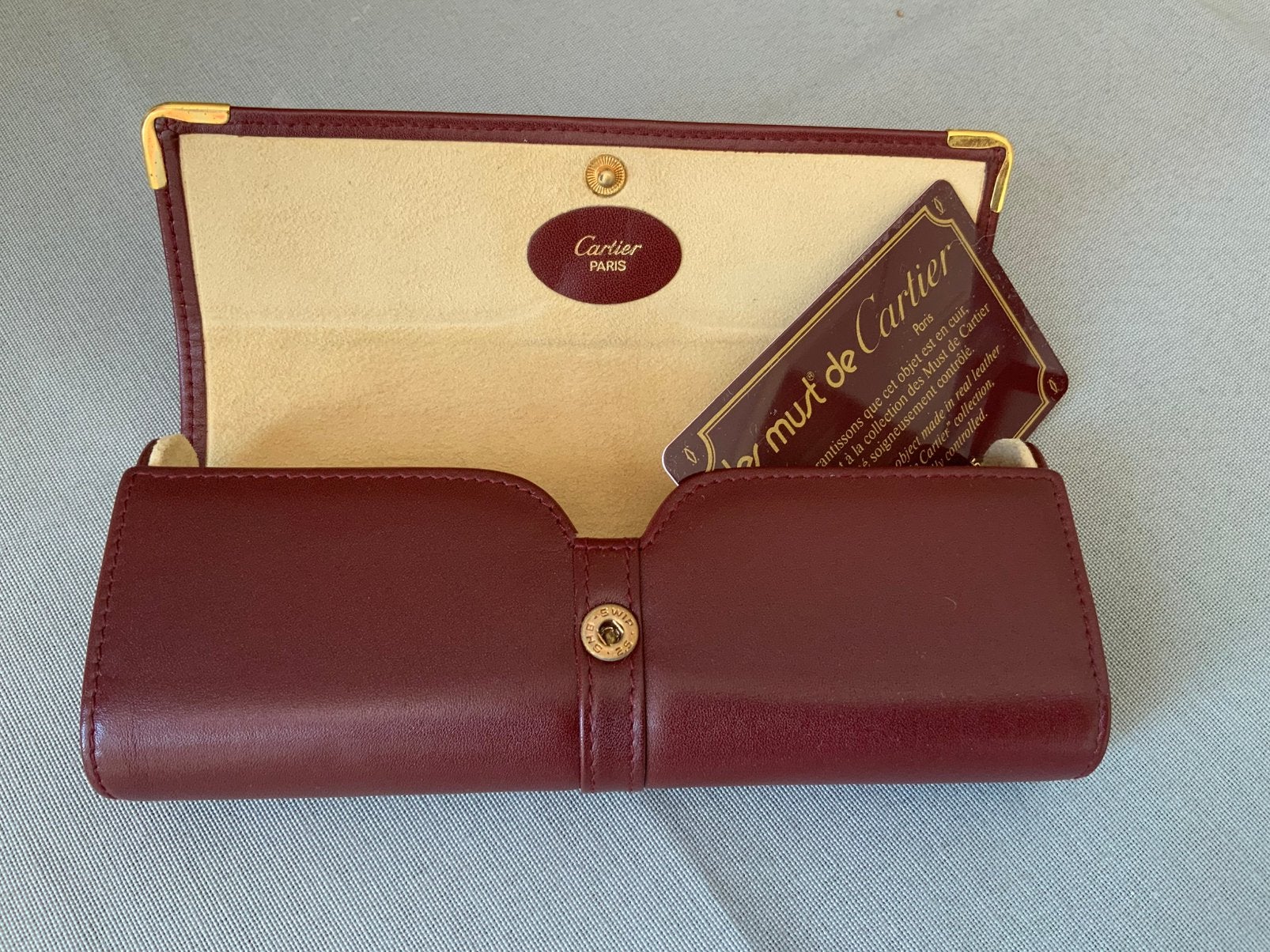 Etui à lunettes Les must de Cartier (bordeaux) vintage, Enlèvement, Neuf