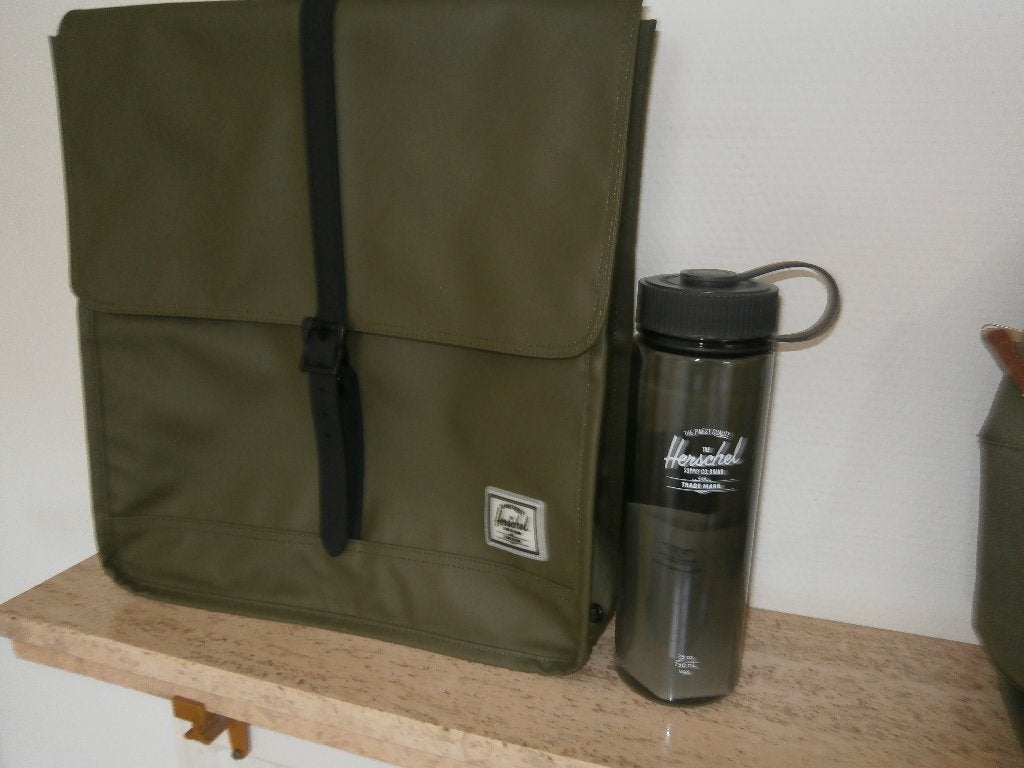 Sac à dos HERSCHEL - neuf - résistant à l'eau, Bijoux, Sacs & Beauté, Sacs | Sacs à dos, Envoi, Neuf, Étanche