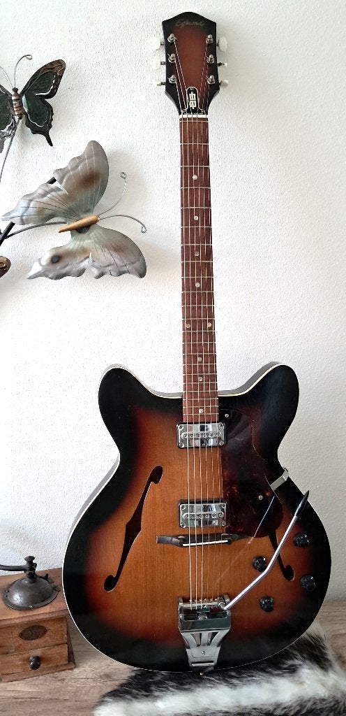 Guitare semi-acoustique des années 1960, Musique & Instruments, Instruments à corde | Guitares | Électriques, Enlèvement ou Envoi
