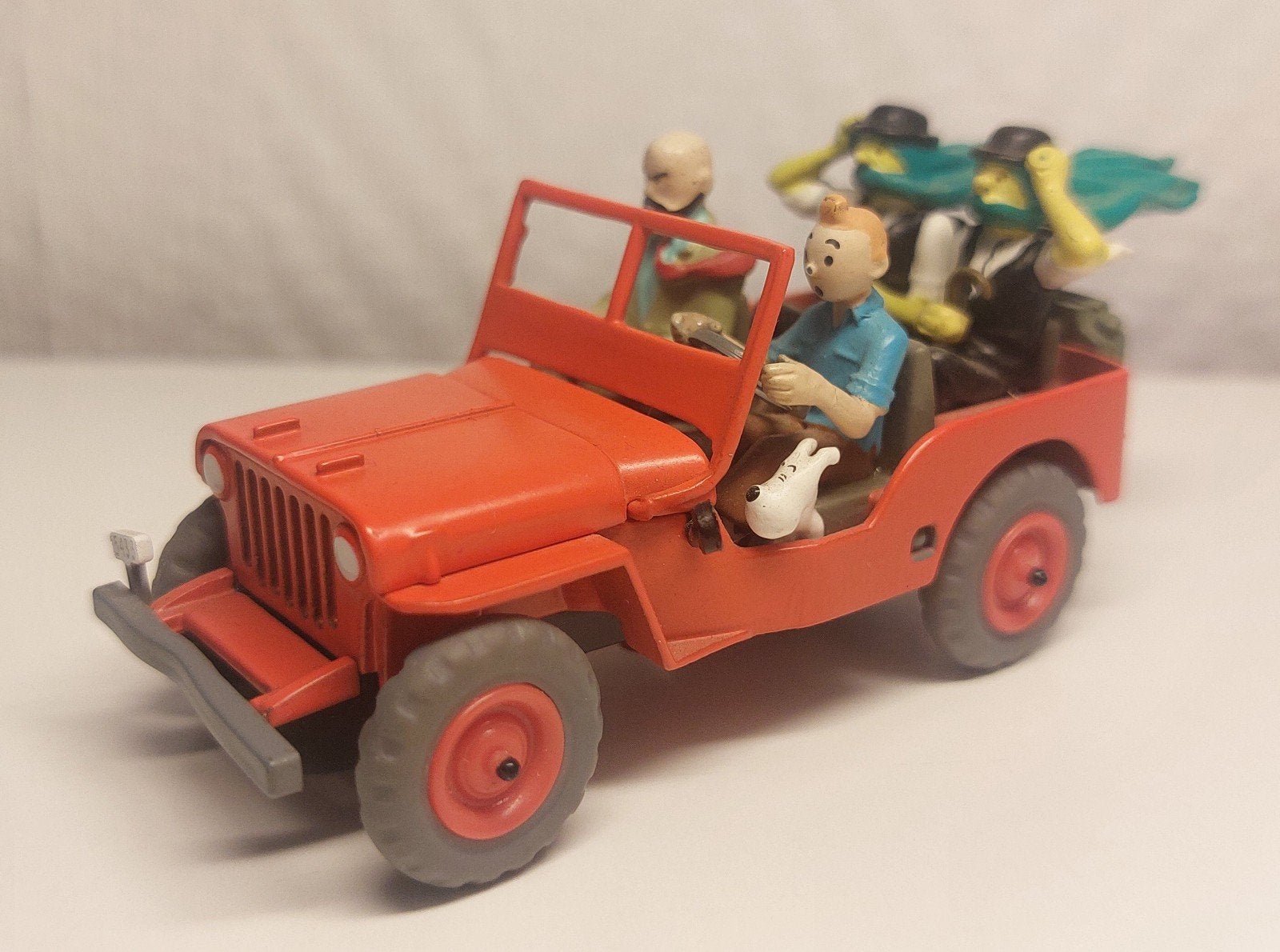 Voiture TINTIN Atlas « La Jeep en couverture des années 1940, Enlèvement ou Envoi, Tintin, Utilisé, Statue ou Figurine