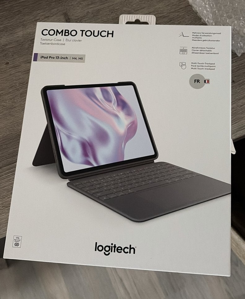 Logitech Combo Touch ipad pro 13 m4/m5 ONGEOPEND, Computers en Software, Apple iPads, Ophalen of Verzenden, Zo goed als nieuw