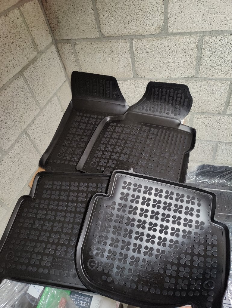 Kit de tapis en caoutchouc pour Volkswagen Touran 1 et 2, Enlèvement ou Envoi, Neuf