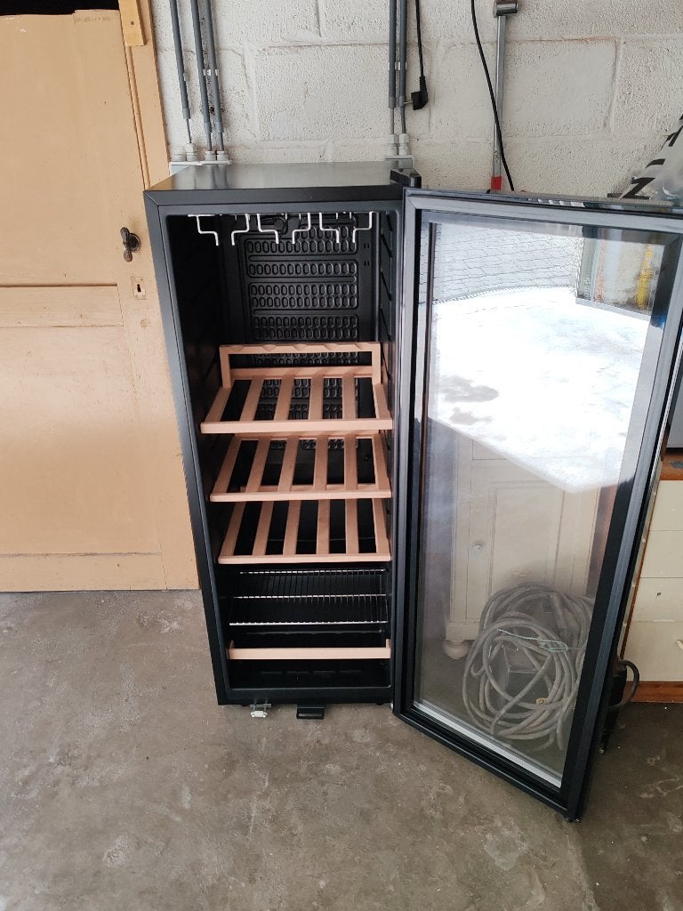 Cave a vin, Electroménager, 45 à 60 cm, 100 à 150 litres, Sans bac à congélation, Comme neuf