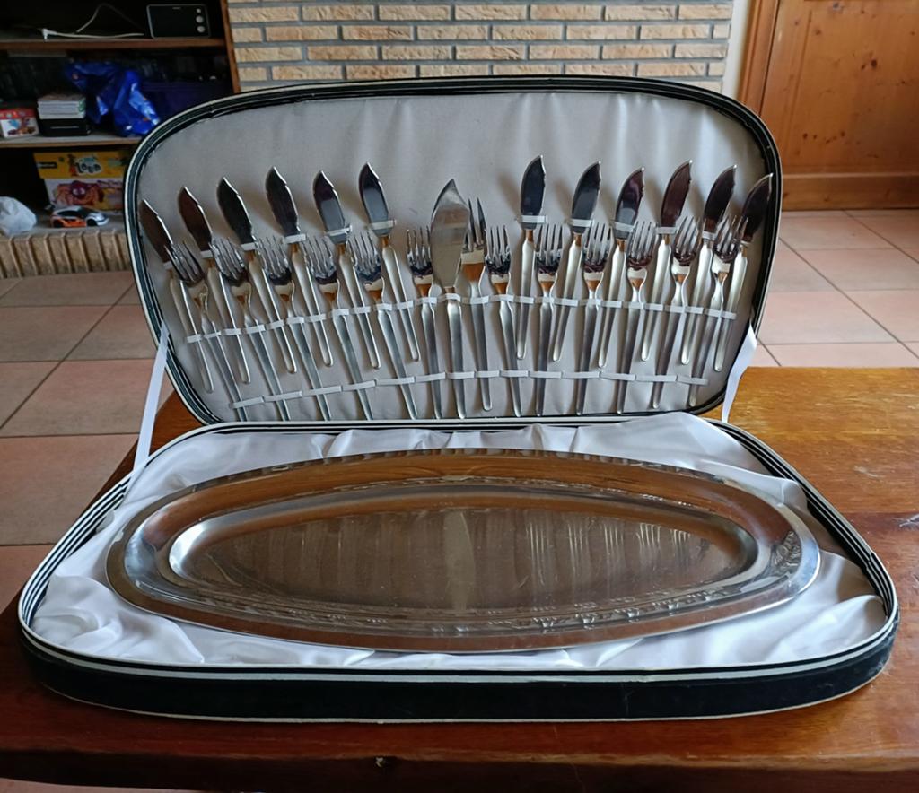 Service de couverts pour poisson, Enlèvement