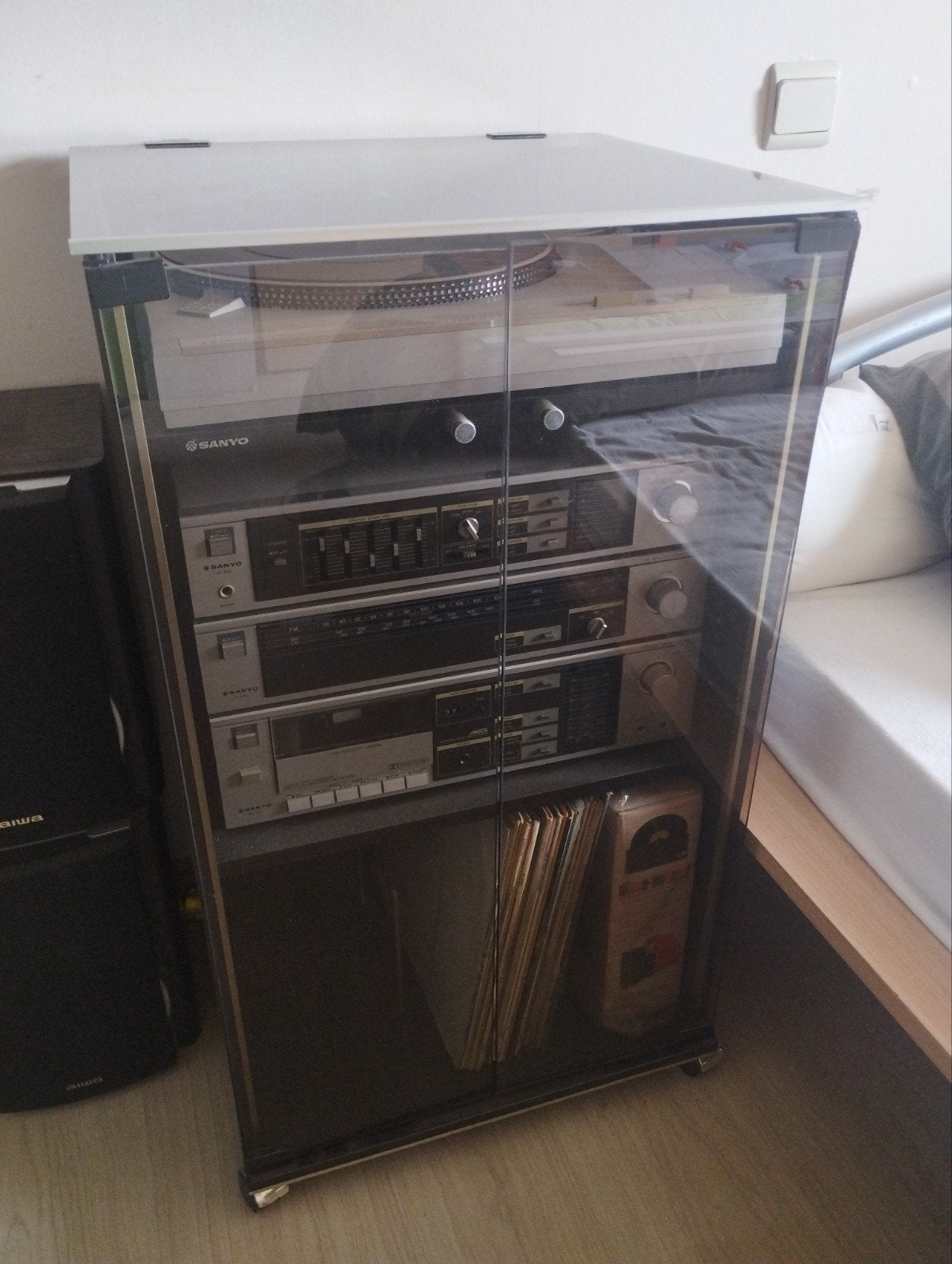 Hifi kast Sanyo, Enlèvement, Utilisé