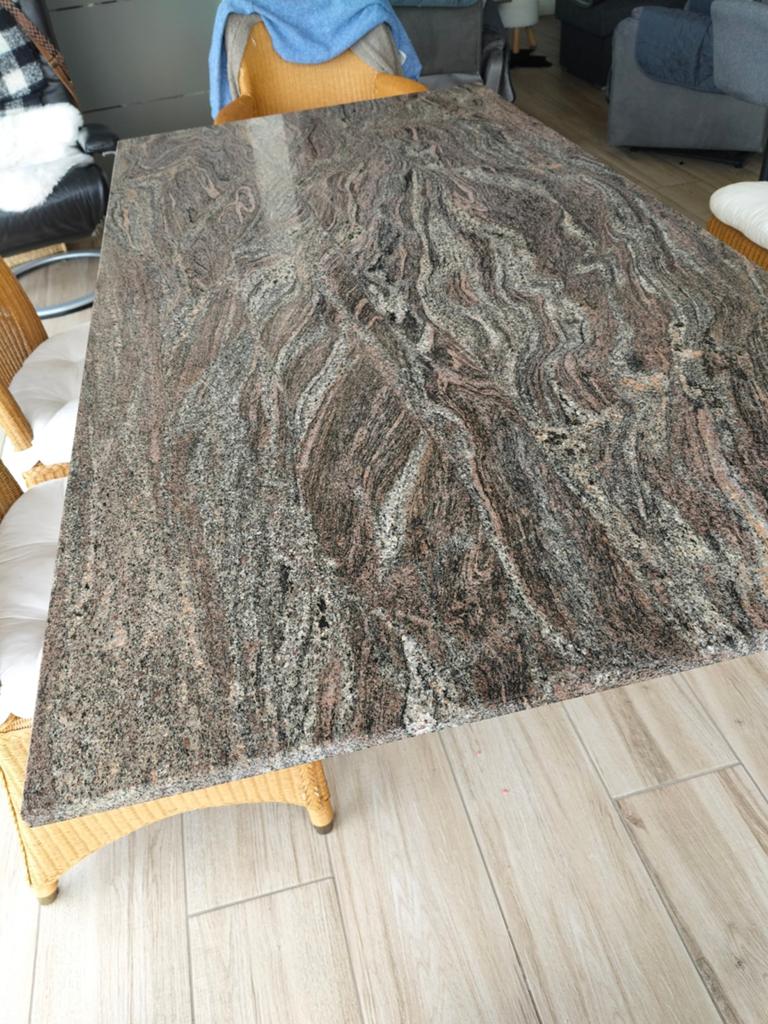Table à manger en granit, Enlèvement