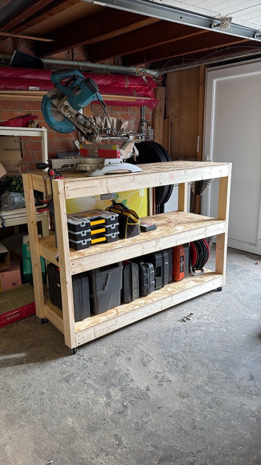 Houten kast op wieltjes, Ophalen, Zo goed als nieuw