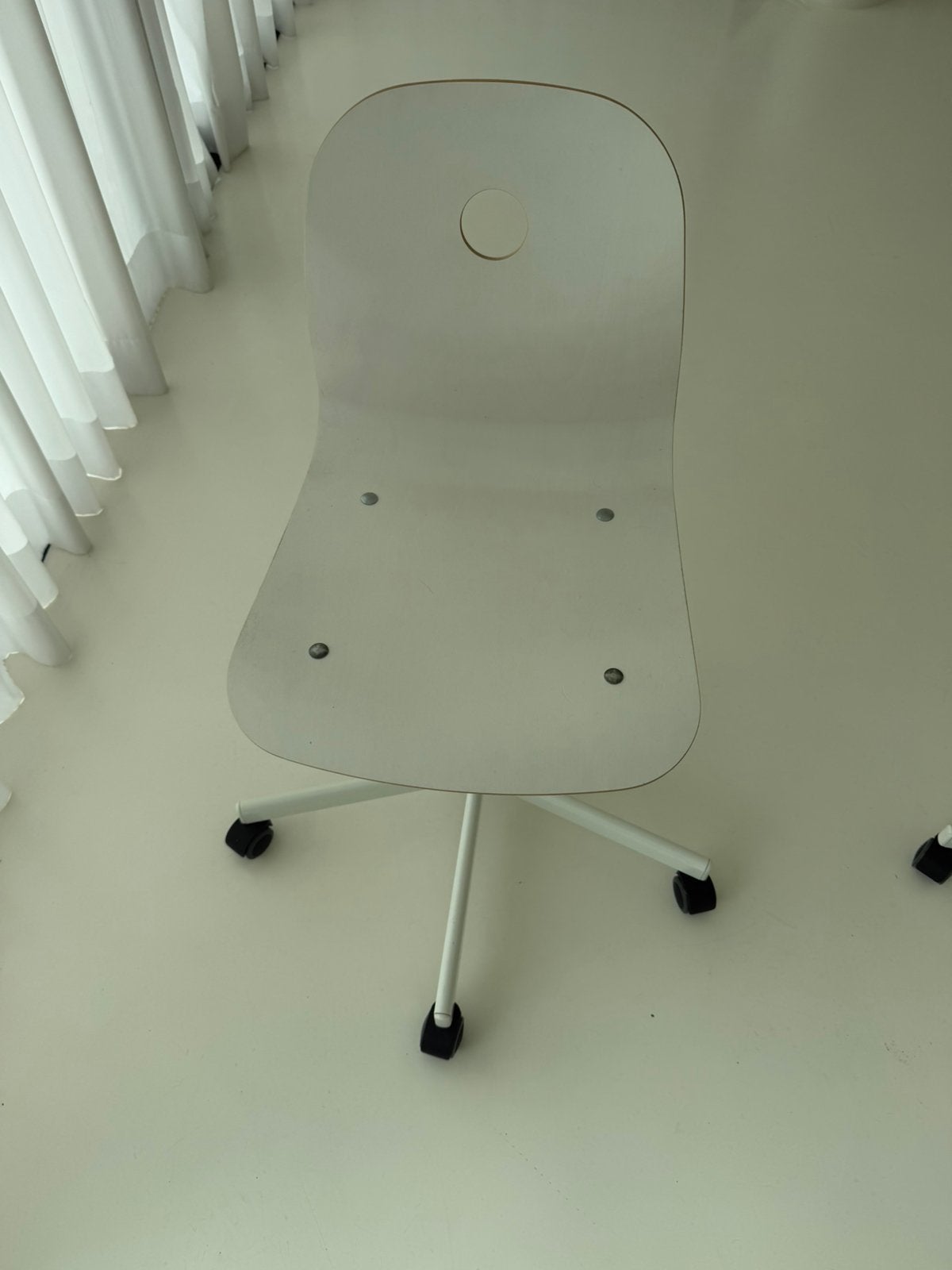2 witte bureaustoelen op wieltjes – verstelbaar, Huis en Inrichting, Ophalen, Zo goed als nieuw