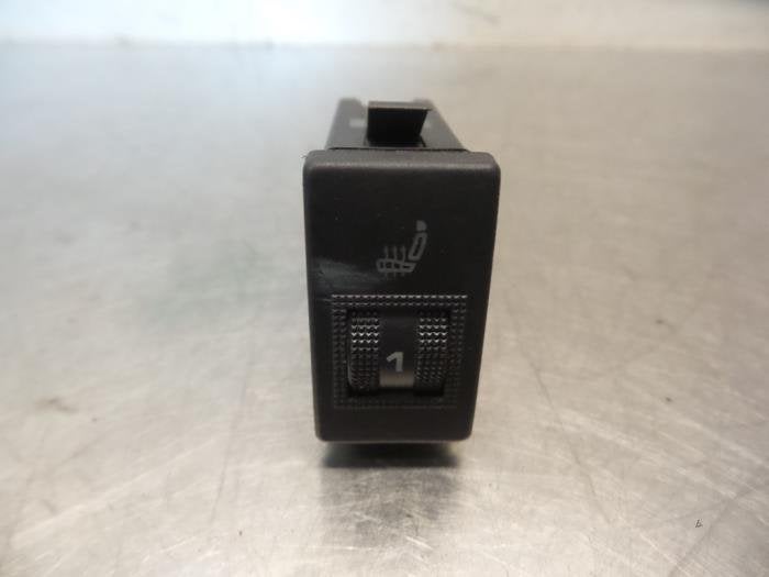 Commutateur chauffage siège d'un Audi A8 (A8 94-), -, Audi, Utilisé, -